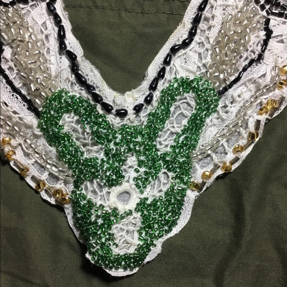 New handcrafted beaded bib necklace - Picture 2 of 3